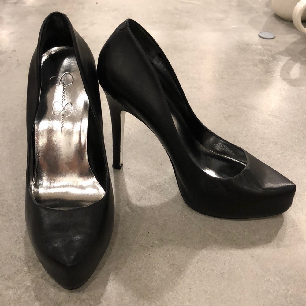 Black Jessica Simpson platform heels!!!😎